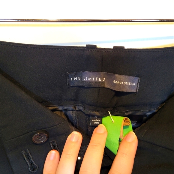 The Limited Exact Stretch Capri Black Pants - Picture 5 of 9